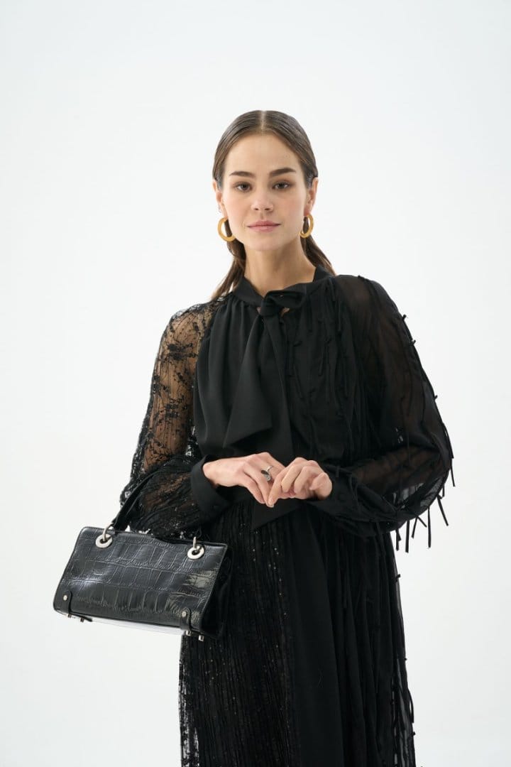 2e4c8963cve968559fdb29e1f969b17c