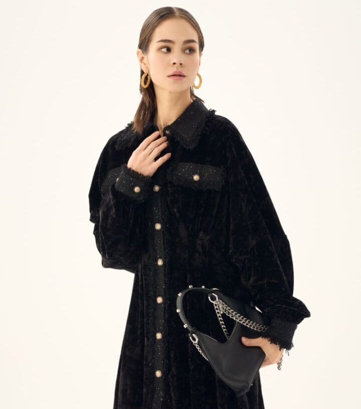 Платье-футляр из бархата с завышенной талией