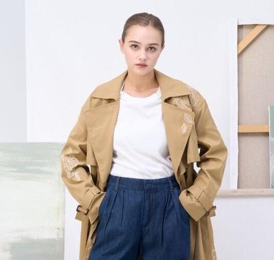 Длинный хаки тренч с вышивкой