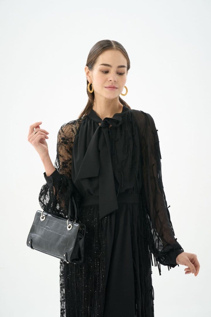 Платье-футляр из бархата Платье-футляр из бархата