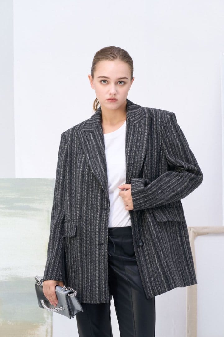 укороченный шерстяной костюм